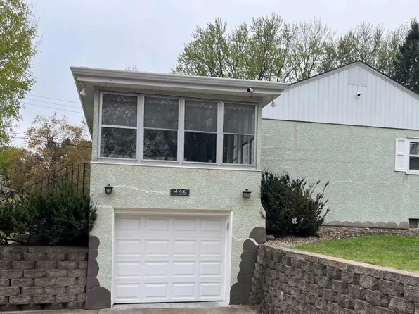 468 Bayview Dr, Roseville, MN 55113