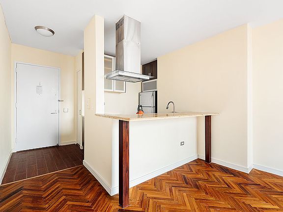 4th image of 360 E 88th St APT 6D