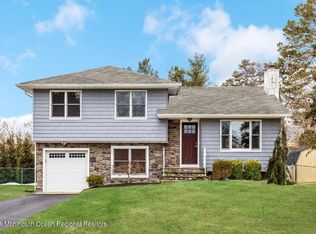 32 Pine Hill Rd, Toms River, NJ 08755