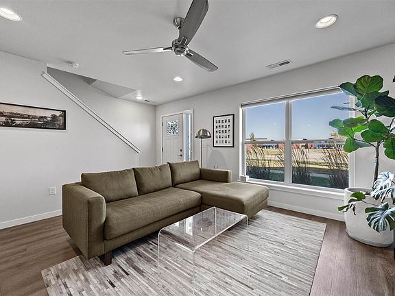 4th image of 2207 Saint Andrews Dr