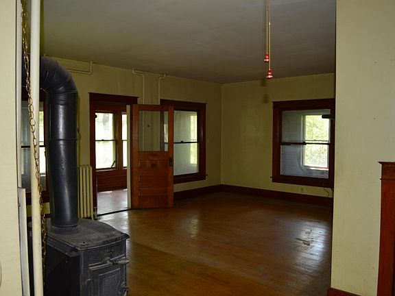 3rd image of 4701 Lake Shore Dr