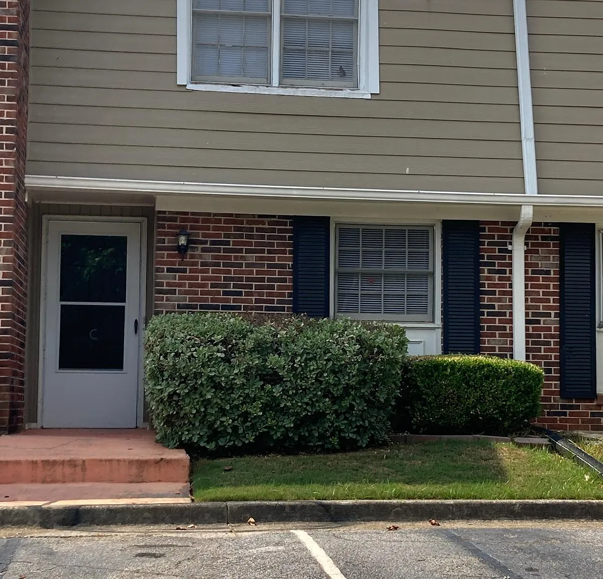 2 bed, 1.5 bath, 1100 sqft, $1,575 — Photo 1