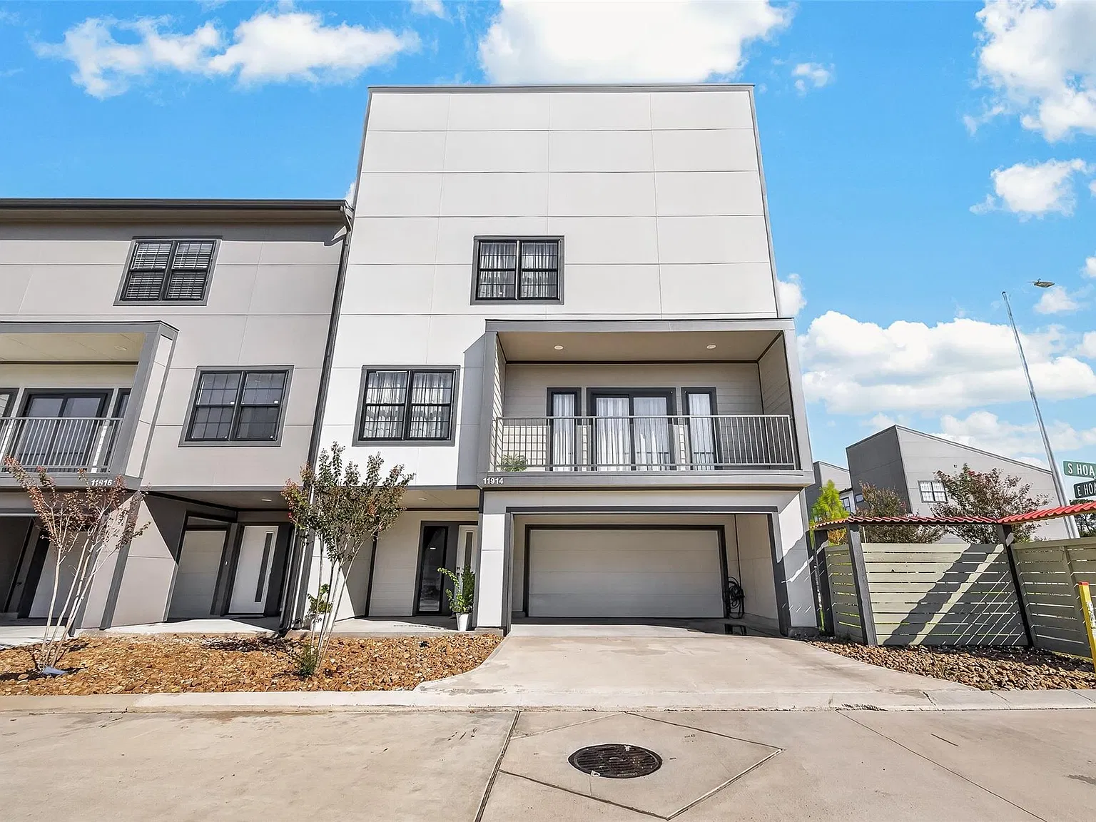 4 bed, 2.0 bath, 2400 sqft, $3,000 — Photo 1