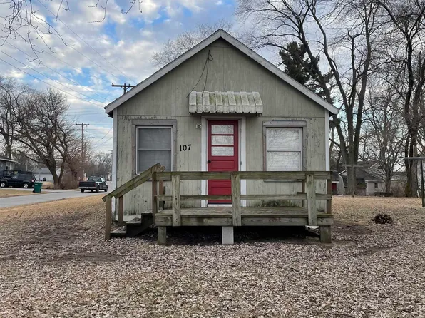 107 Arlington Ave, North Judson, IN 46366