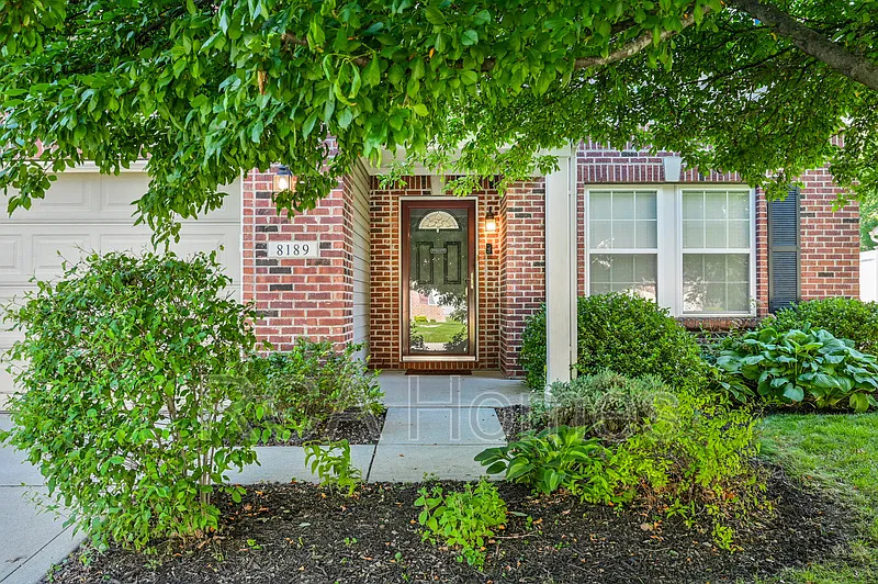 4 bed, 2.0 bath, 2743 sqft, $2,500 — Photo 2