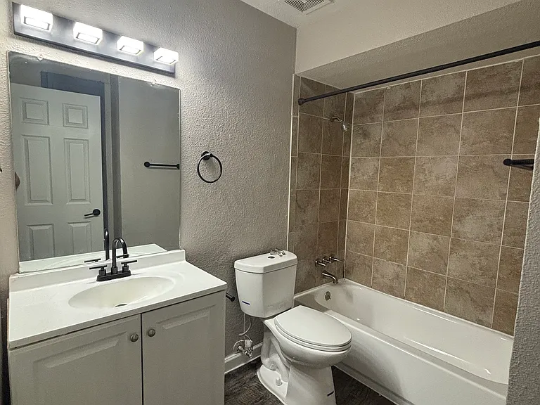Maderas Apartments — Photo 29