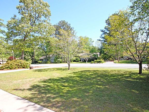 3rd image of 267 Lakeshore Dr