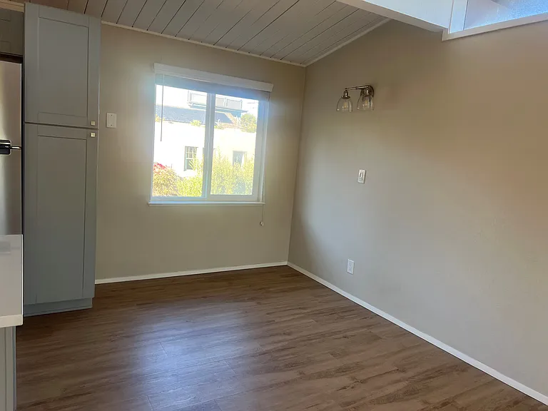 347 Hawthorne St — Photo 3