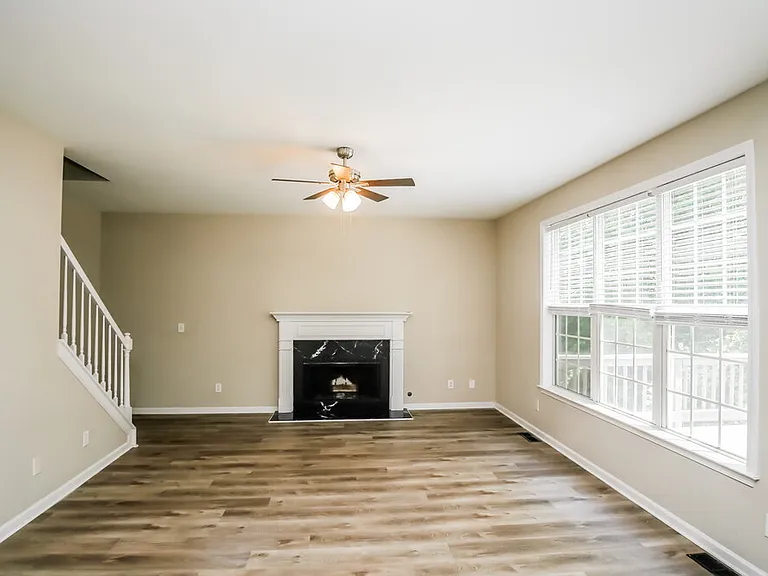 410 Amesbury Cv SW — Photo 6