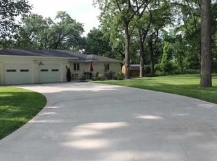 8001 54th Street Ct, Coal Valley, IL 61240