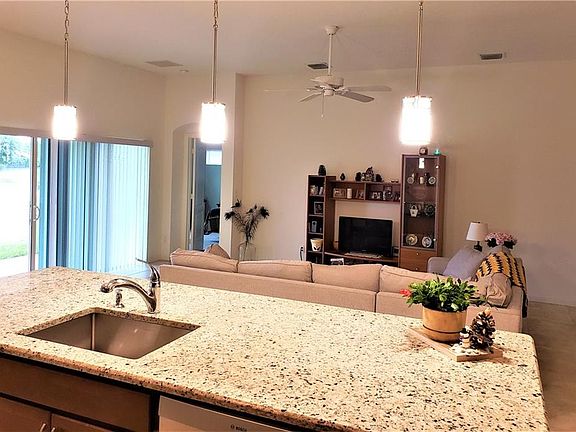 5th image of 478 SW Vista Lake Dr