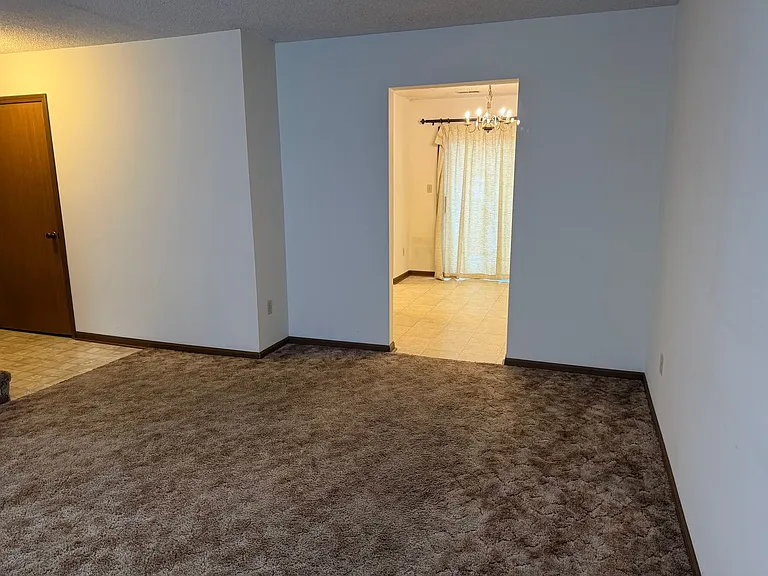2205 Warwick St — Photo 13