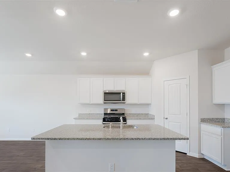 14021 Feinstein St — Photo 7