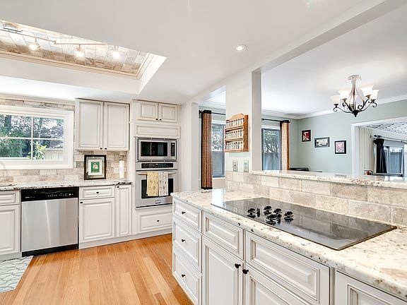 4th image of 111 Red Cedar Dr