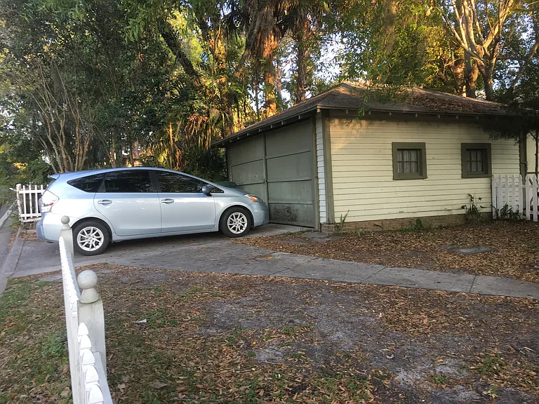 241 NE Tuscawilla Ave — Photo 18