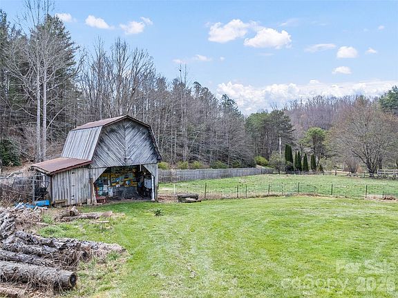 5th image of 838 Hidden Valley Rd