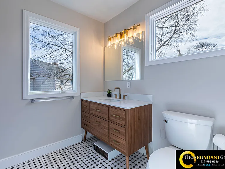 270 Cross St — Photo 11