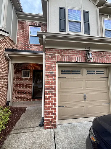 719 Sidepark St Photo 1