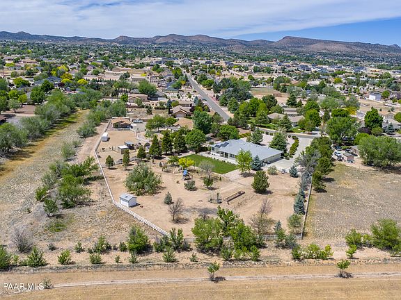 2nd image of 926 W Talia Way