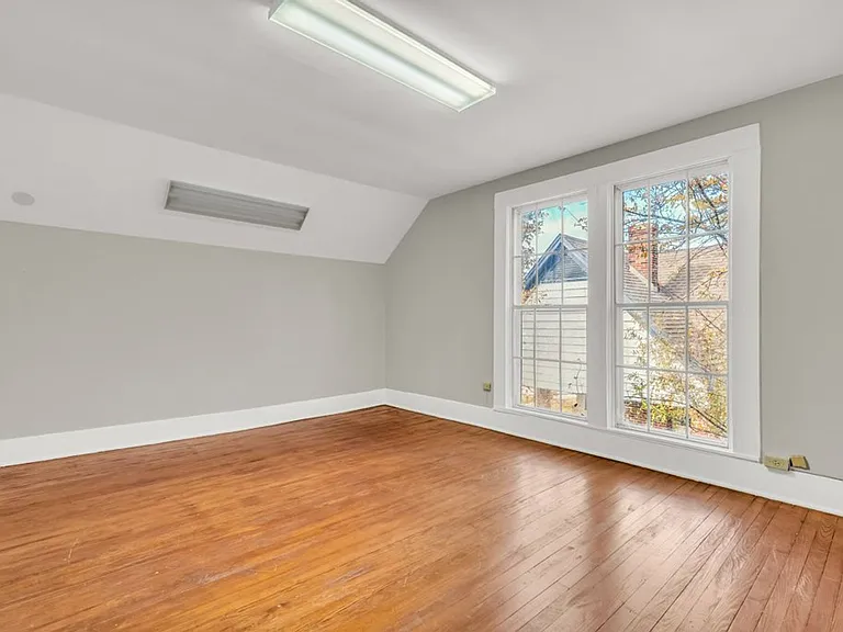 402 N Gloster St — Photo 11