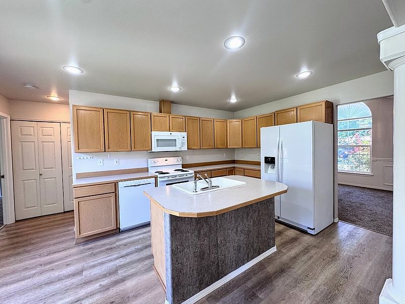 2nd image of 1476 Fuller Street