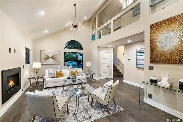 4 bed, 2800 sqft, $19,500 — Photo 2