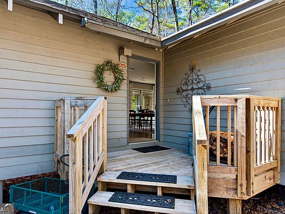 4th image of 2243 Maple Ln