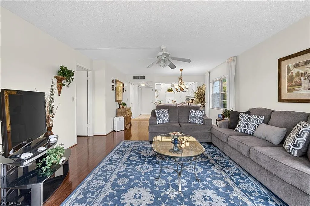 2 bed, 2.0 bath, 1110 sqft, $2,800 — Photo 2