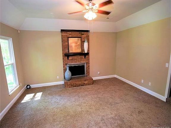 3rd image of 10121 Santa Fe Ln