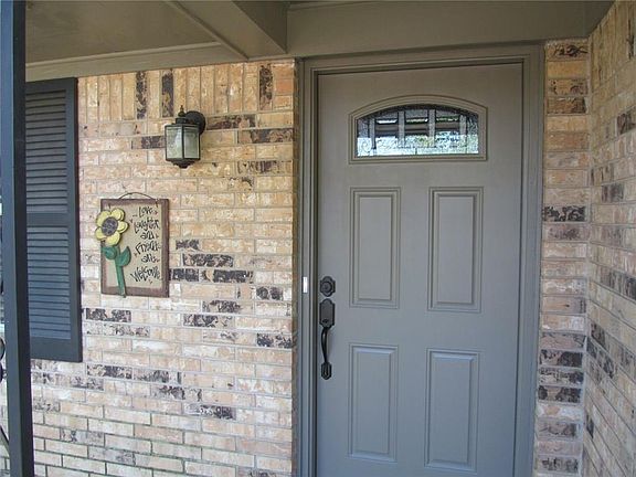 4th image of 310 Hall Dr