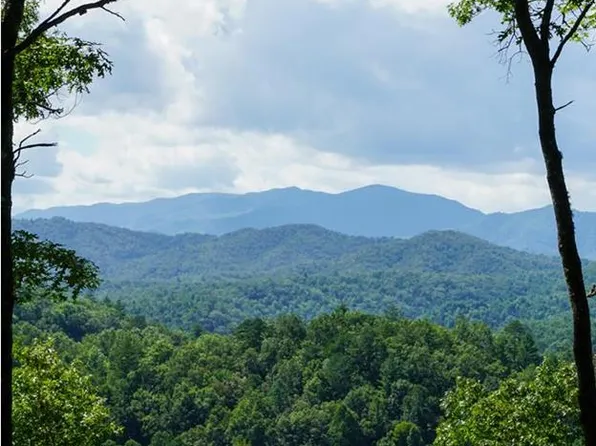 125 Sawmill Creek Rd, Bryson City, NC 28713