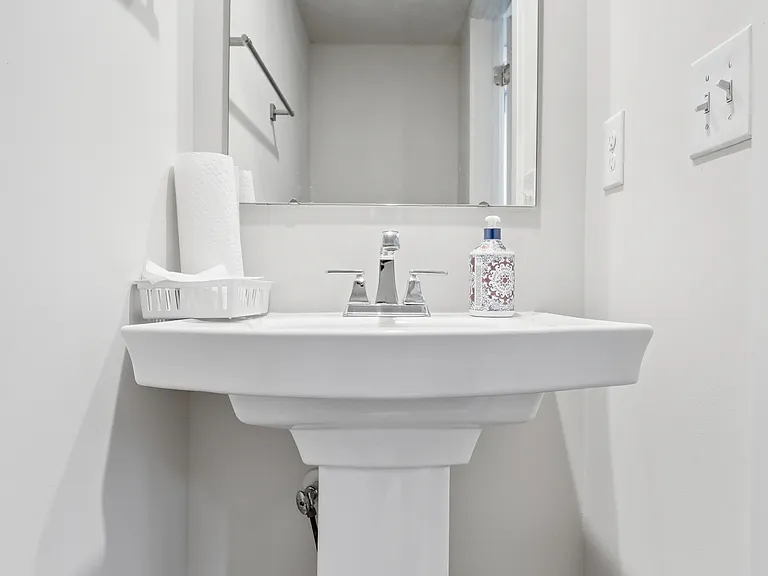 9 Wentworth Ln — Photo 36