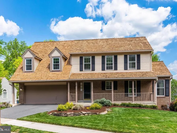 8051 Oak Hollow Ln, Fairfax Station, VA 22039
