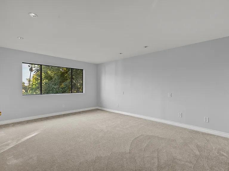 330 W California Blvd — Photo 18
