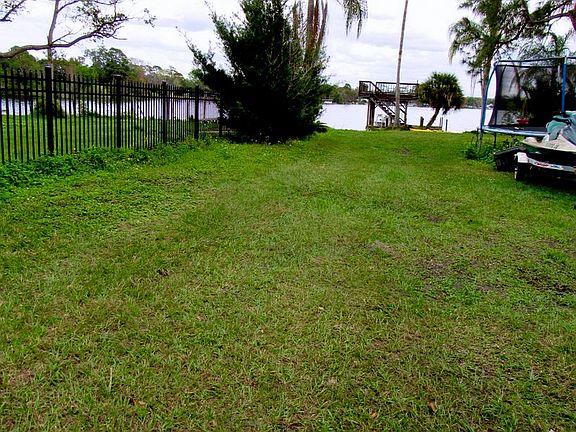 4th image of 1329 Balmy Beach Dr