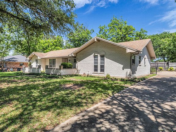 2nd image of 3401 Oakridge Ln
