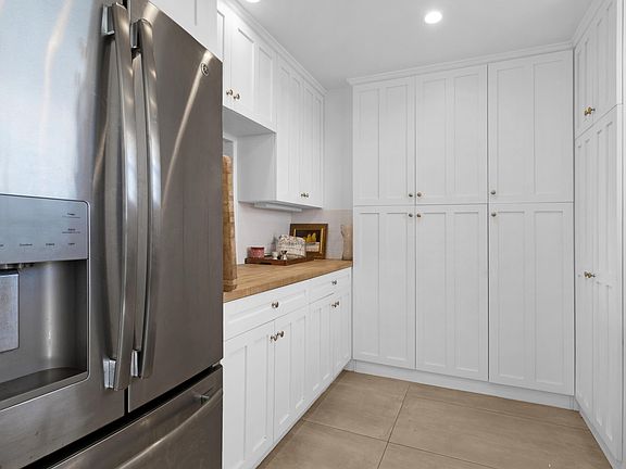 3rd image of 2921 S Ocean Boulevard #204