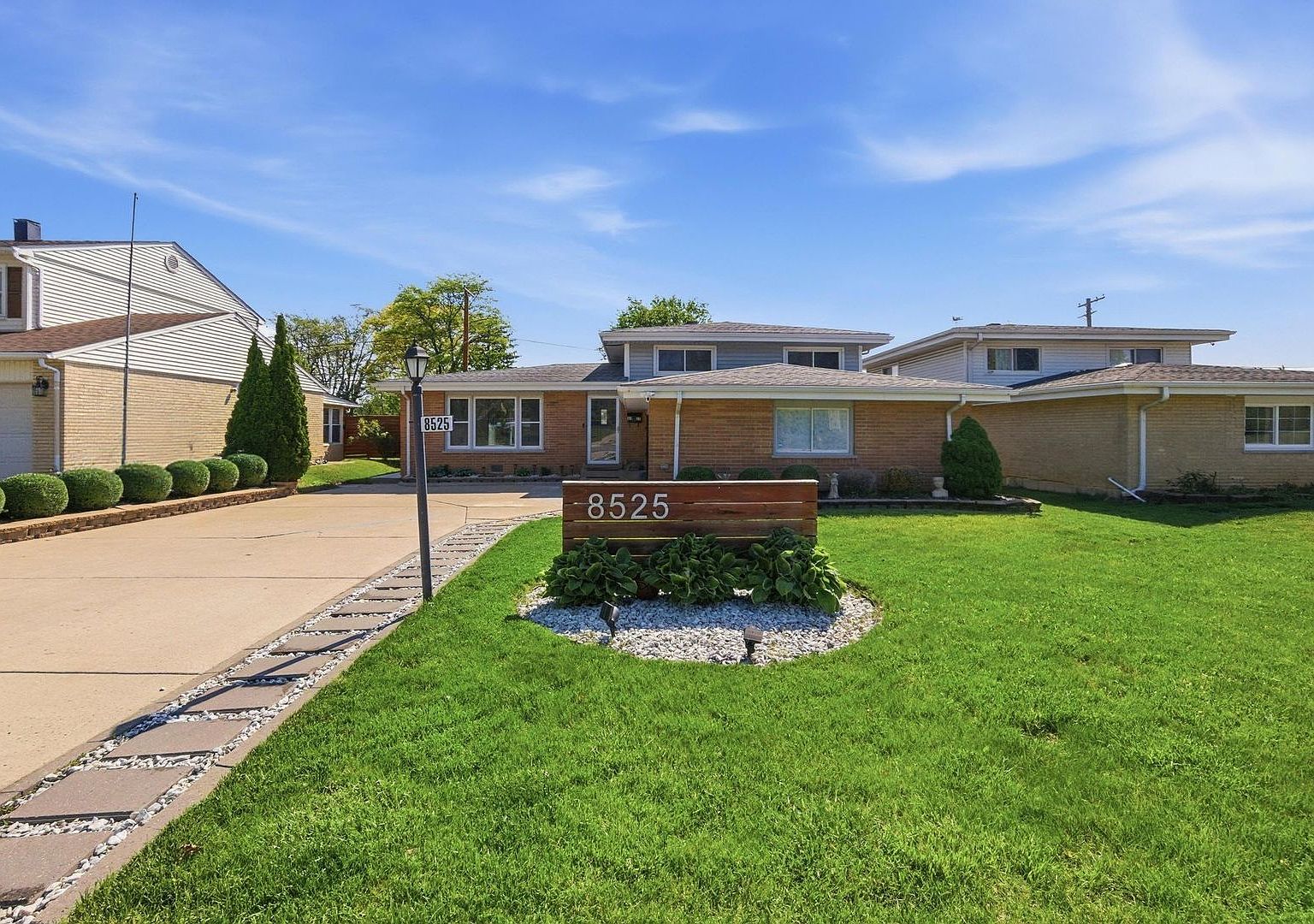 8525 Blue Ridge Ave, Hickory Hills, IL 60457 | Zillow