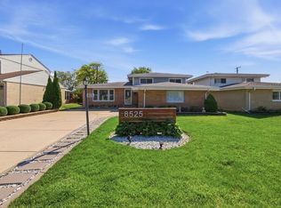 8525 Blue Ridge Ave, Hickory Hills, IL 60457