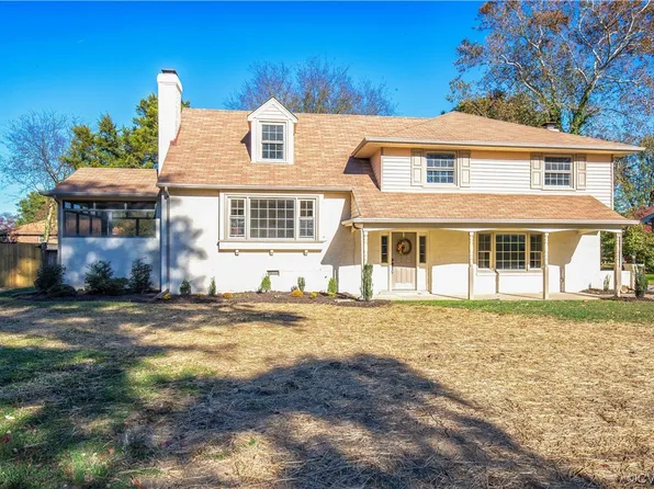 105 Sherwood Dr, Colonial Heights, VA 23834