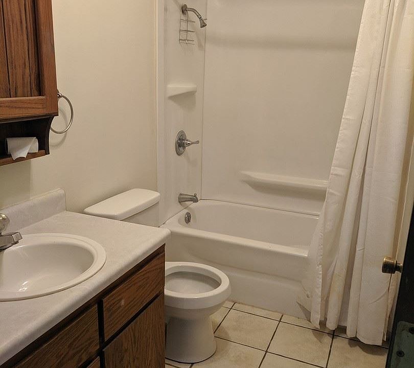 2nd image of 200 Sherman St