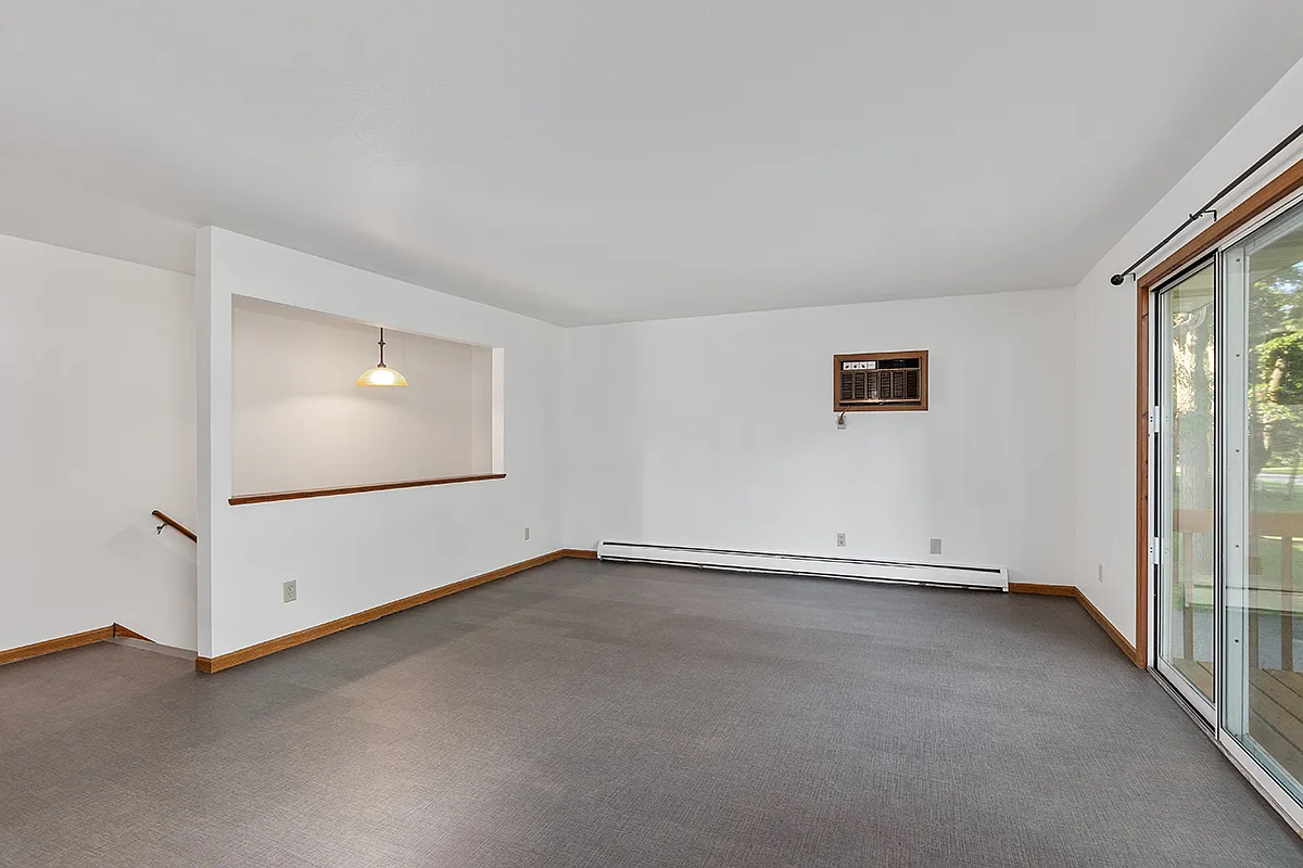 15326 Clovernook - Heat included — Photo 2