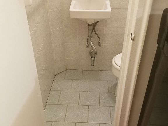 4th image of 458 W 20th St APT 1C