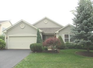 2393 White Barn Rd, Aurora, IL 60502