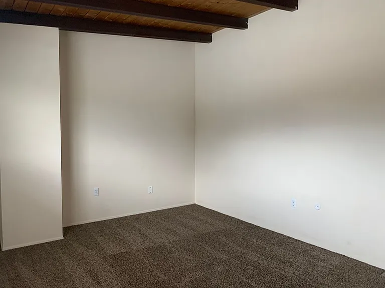 517 Vermont St NE — Photo 12