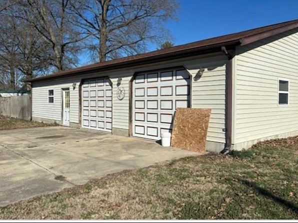 650 Randolph St, Beckemeyer, IL 62219
