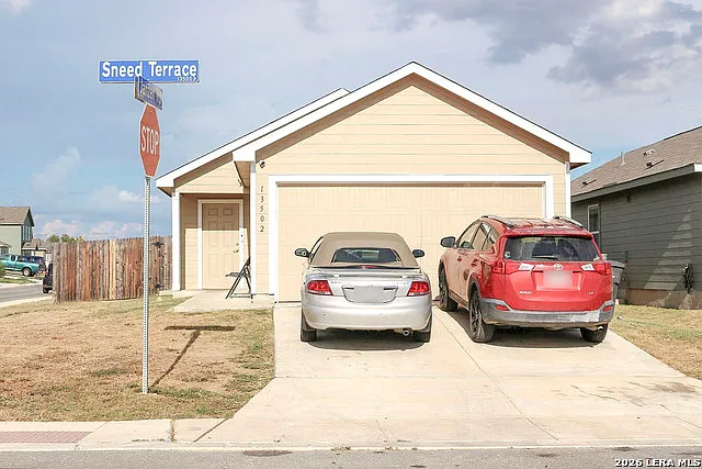 3 bed, 2.0 bath, 1300 sqft, $1,495 — Photo 2