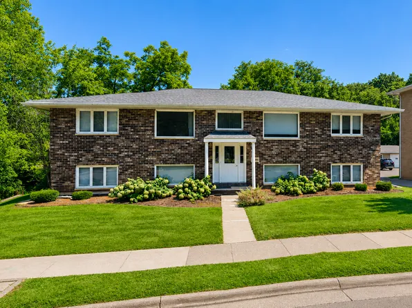 2970 Wildwood Dr, Dubuque, IA 52001