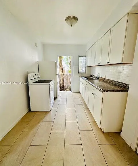 821 W 39th St #2 — Photo 2