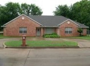 910 Clampitt Dr, Duncan, OK 73533